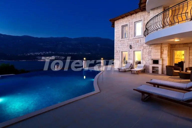 Вилла или дом в Каше с бассейном: купить недвижимость в Турции - 21979