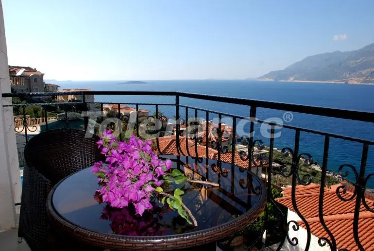 Вилла или дом в Каше с бассейном: купить недвижимость в Турции - 21980