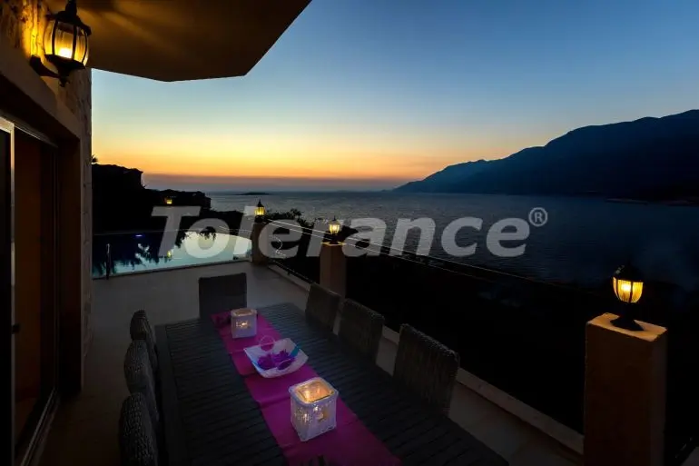 Вилла или дом в Каше с бассейном: купить недвижимость в Турции - 21981