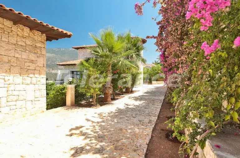 Вилла или дом в Каше с бассейном: купить недвижимость в Турции - 31351