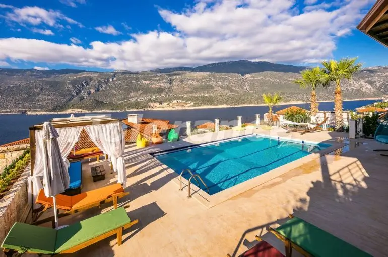 Вилла или дом в Каше с бассейном: купить недвижимость в Турции - 31371