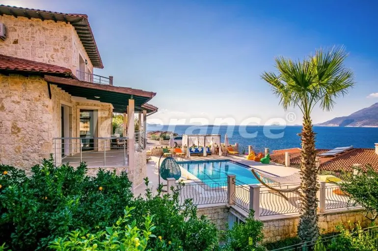 Вилла или дом в Каше с бассейном: купить недвижимость в Турции - 31379