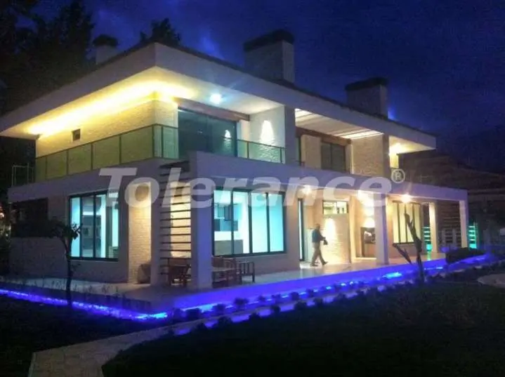 Вилла или дом в Центре Кемера, Кемер с бассейном: купить недвижимость в Турции - 4591