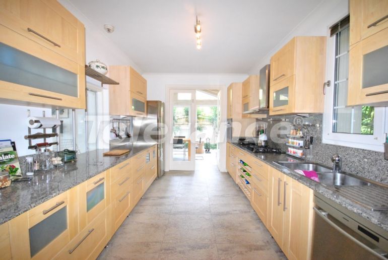 Вилла или дом в Кириш, Кемер с бассейном: купить недвижимость в Турции - 104163