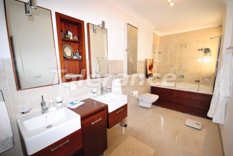 Вилла или дом в Кириш, Кемер с бассейном: купить недвижимость в Турции - 104167