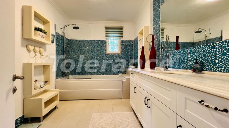 Вилла или дом в Кириш, Кемер с бассейном: купить недвижимость в Турции - 111042