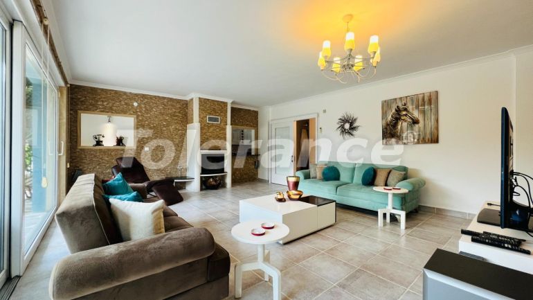 Вилла или дом в Кириш, Кемер с бассейном: купить недвижимость в Турции - 111045