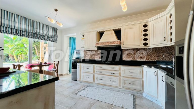 Вилла или дом в Кириш, Кемер с бассейном: купить недвижимость в Турции - 111051