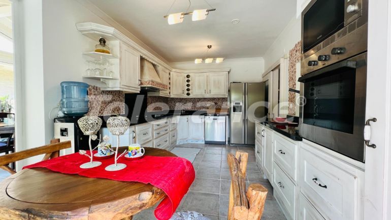 Вилла или дом в Кириш, Кемер с бассейном: купить недвижимость в Турции - 111052