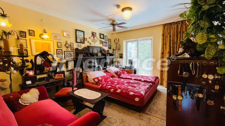 Вилла или дом в Кириш, Кемер с бассейном: купить недвижимость в Турции - 136649