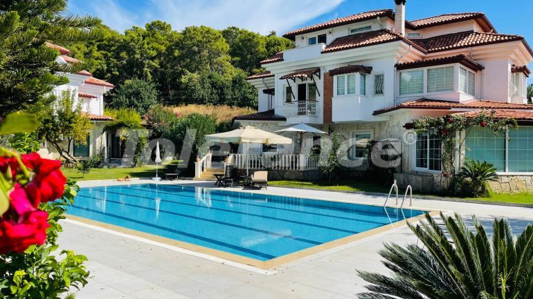 Вилла или дом в Кириш, Кемер с бассейном: купить недвижимость в Турции - 136651