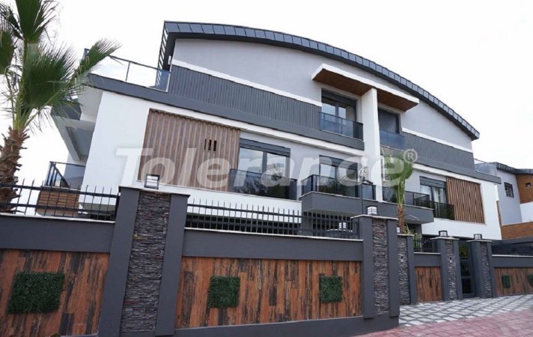 Вилла или дом в Коньяалты, Анталия с бассейном: купить недвижимость в Турции - 47255