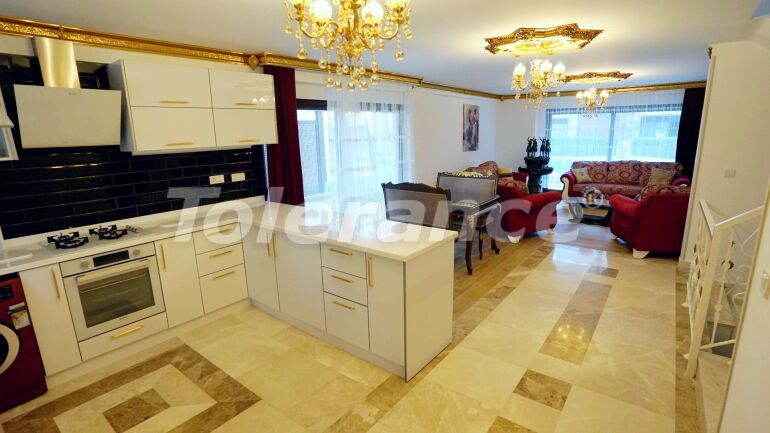 Вилла или дом в Коньяалты, Анталия с бассейном: купить недвижимость в Турции - 61941