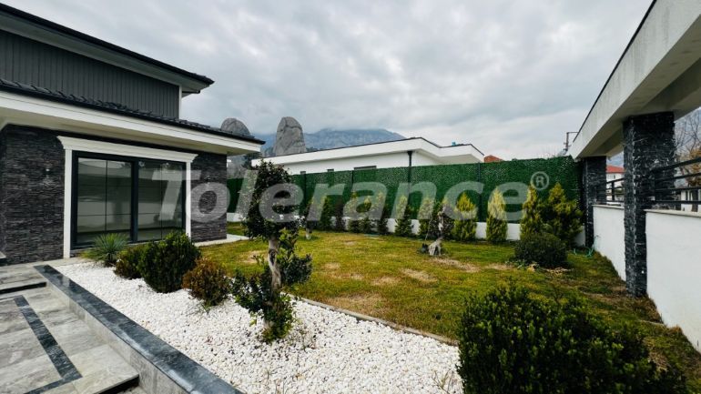 Вилла или дом в Куздере, Кемер с бассейном: купить недвижимость в Турции - 136612