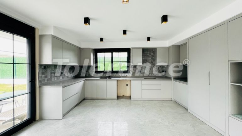 Вилла или дом в Куздере, Кемер с бассейном: купить недвижимость в Турции - 136617