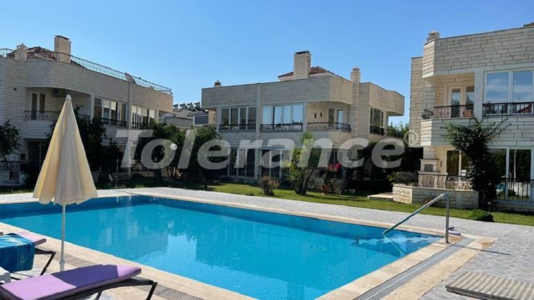 Вилла или дом в Куздере, Кемер с бассейном: купить недвижимость в Турции - 66455
