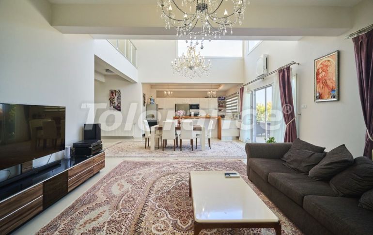 Вилла или дом в Кирения, Северный Кипр вид на море с бассейном: купить недвижимость в Турции - 105581