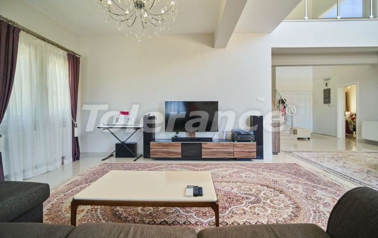 Вилла или дом в Кирения, Северный Кипр вид на море с бассейном: купить недвижимость в Турции - 105582