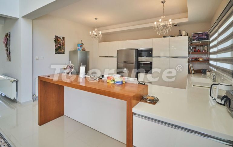 Вилла или дом в Кирения, Северный Кипр вид на море с бассейном: купить недвижимость в Турции - 105586