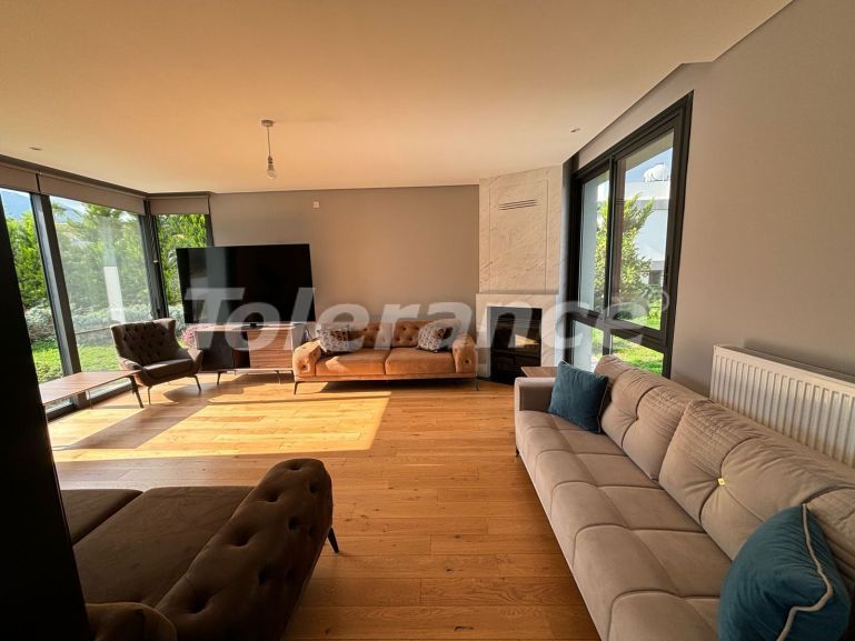 Вилла или дом в Кирения, Северный Кипр с бассейном: купить недвижимость в Турции - 105881