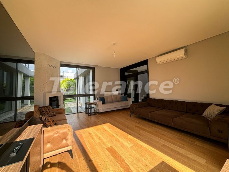 Вилла или дом в Кирения, Северный Кипр с бассейном: купить недвижимость в Турции - 105882