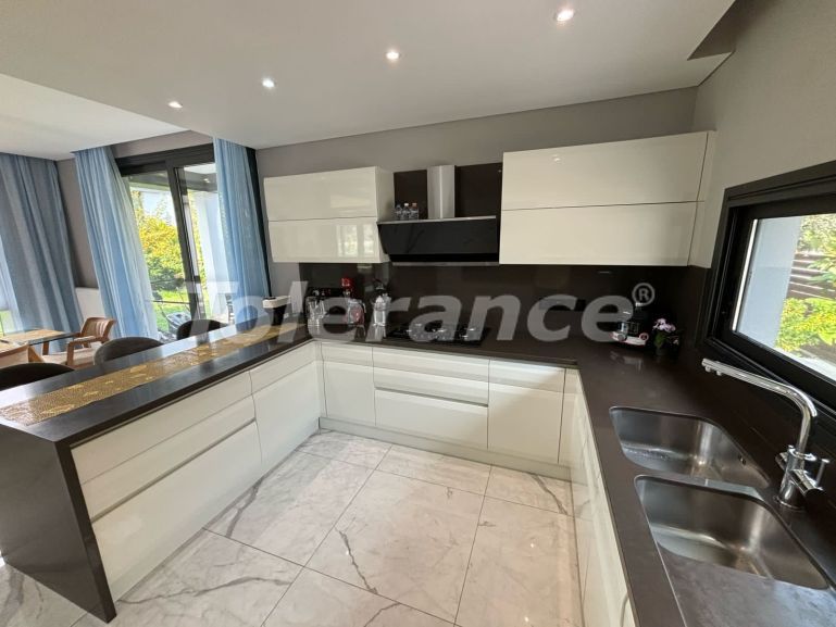 Вилла или дом в Кирения, Северный Кипр с бассейном: купить недвижимость в Турции - 105886