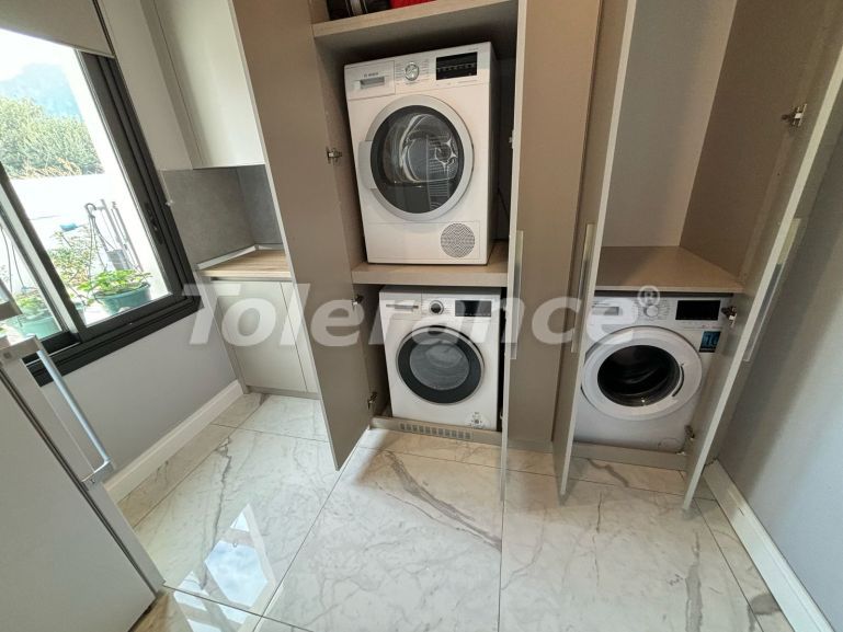 Вилла или дом в Кирения, Северный Кипр с бассейном: купить недвижимость в Турции - 105891