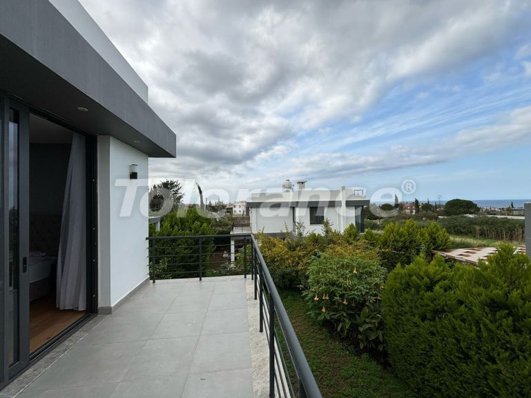 Вилла или дом в Кирения, Северный Кипр с бассейном: купить недвижимость в Турции - 105896