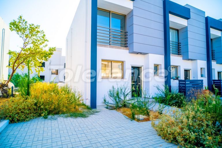 Вилла или дом в Кирения, Северный Кипр с бассейном: купить недвижимость в Турции - 105986