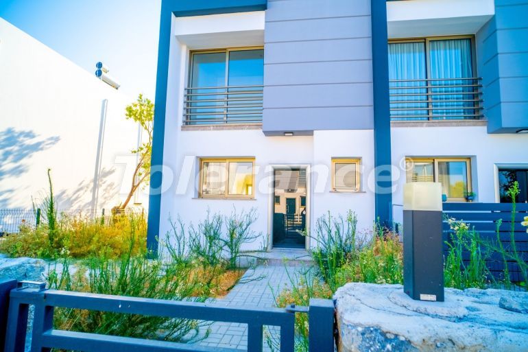 Вилла или дом в Кирения, Северный Кипр с бассейном: купить недвижимость в Турции - 105987