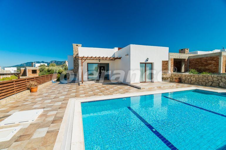 Вилла или дом в Кирения, Северный Кипр вид на море с бассейном: купить недвижимость в Турции - 107172