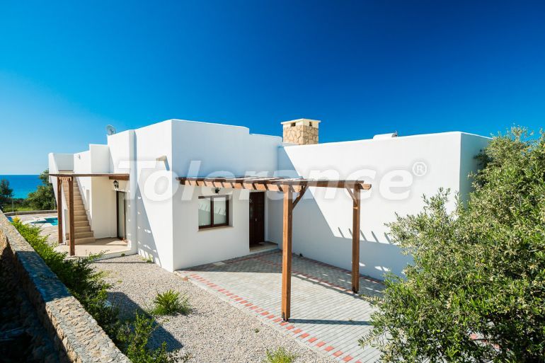 Вилла или дом в Кирения, Северный Кипр вид на море с бассейном: купить недвижимость в Турции - 107173