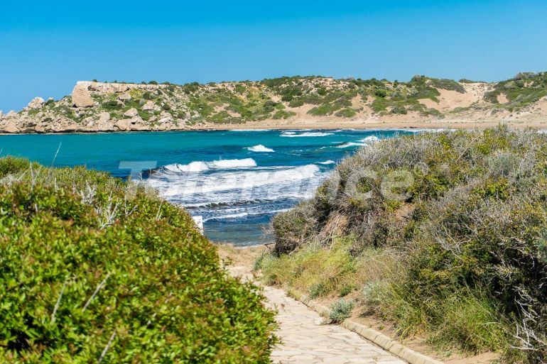Вилла или дом в Кирения, Северный Кипр вид на море с бассейном: купить недвижимость в Турции - 107201