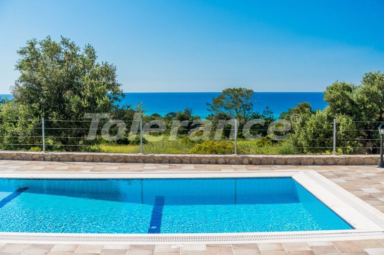 Вилла или дом в Кирения, Северный Кипр вид на море с бассейном: купить недвижимость в Турции - 107206