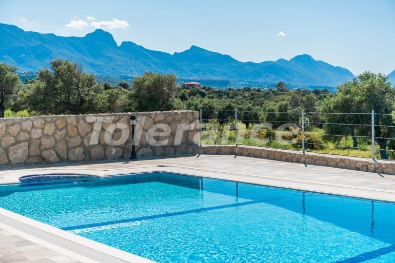 Вилла или дом в Кирения, Северный Кипр вид на море с бассейном: купить недвижимость в Турции - 107207