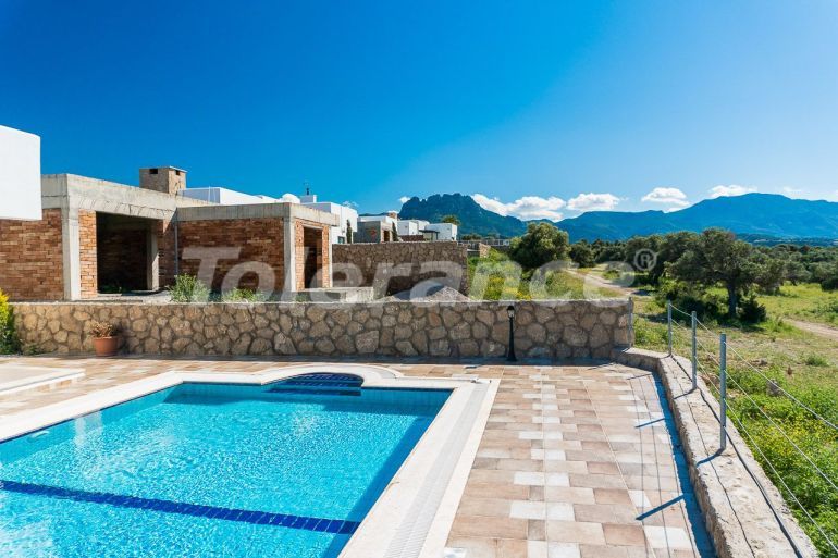 Вилла или дом в Кирения, Северный Кипр вид на море с бассейном: купить недвижимость в Турции - 107208