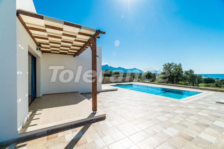 Вилла или дом в Кирения, Северный Кипр вид на море с бассейном: купить недвижимость в Турции - 107211