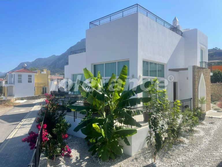 Вилла или дом в Кирения, Северный Кипр вид на море с бассейном: купить недвижимость в Турции - 114842