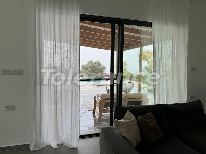 Вилла или дом в Кирения, Северный Кипр вид на море с бассейном: купить недвижимость в Турции - 117985