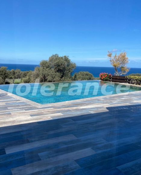 Вилла или дом в Кирения, Северный Кипр вид на море с бассейном: купить недвижимость в Турции - 117998