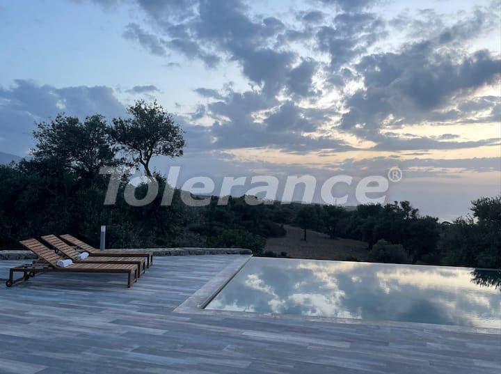 Вилла или дом в Кирения, Северный Кипр вид на море с бассейном: купить недвижимость в Турции - 117999