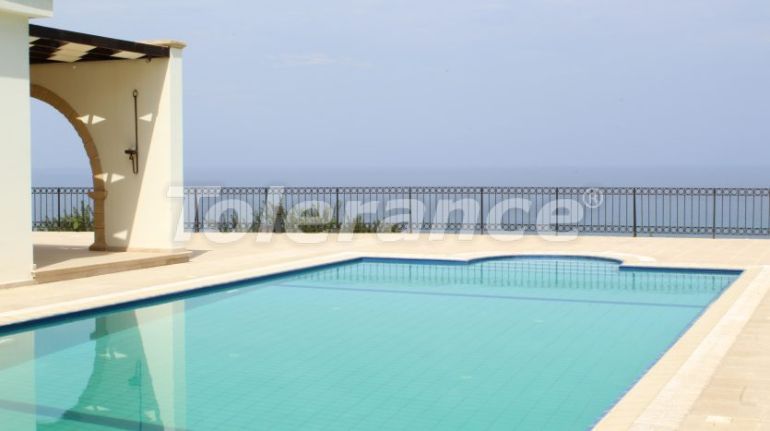 Вилла или дом в Кирения, Северный Кипр вид на море с бассейном: купить недвижимость в Турции - 71387