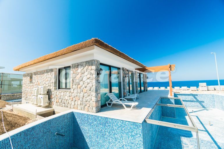 Вилла или дом от застройщика в Кирения, Северный Кипр вид на море с бассейном: купить недвижимость в Турции - 71834