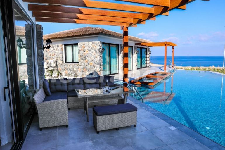 Вилла или дом от застройщика в Кирения, Северный Кипр вид на море с бассейном: купить недвижимость в Турции - 71841