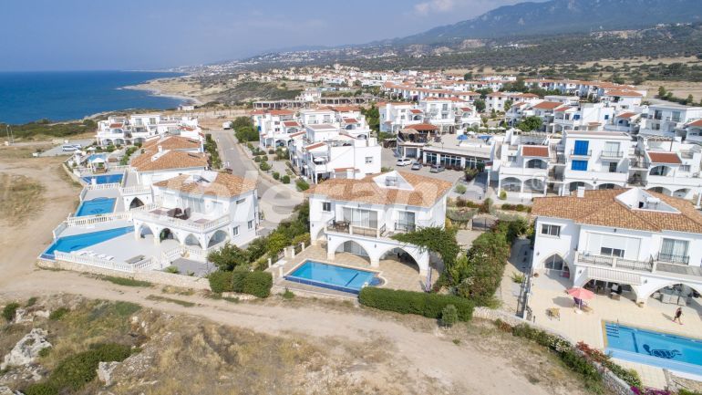 Вилла или дом от застройщика в Кирения, Северный Кипр вид на море с бассейном: купить недвижимость в Турции - 72184