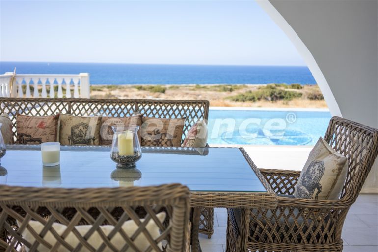 Вилла или дом от застройщика в Кирения, Северный Кипр вид на море с бассейном: купить недвижимость в Турции - 72199