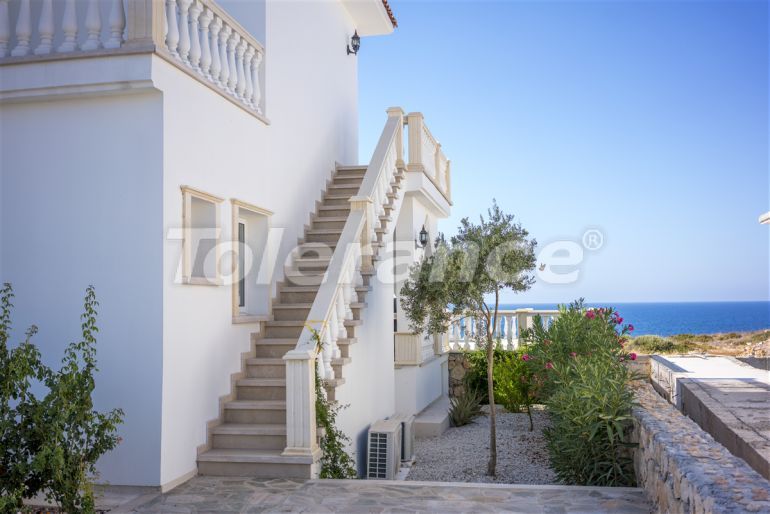 Вилла или дом от застройщика в Кирения, Северный Кипр вид на море с бассейном: купить недвижимость в Турции - 72217