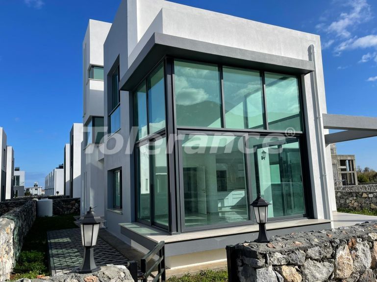 Вилла или дом от застройщика в Кирения, Северный Кипр вид на море с бассейном: купить недвижимость в Турции - 72382