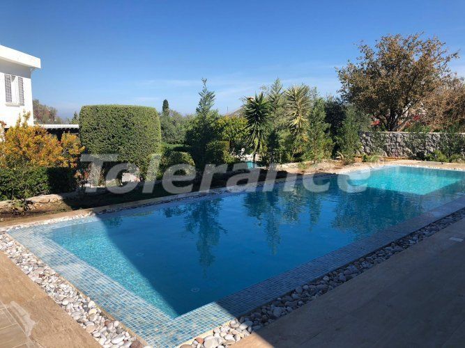 Вилла или дом в Кирения, Северный Кипр вид на море с бассейном: купить недвижимость в Турции - 72735