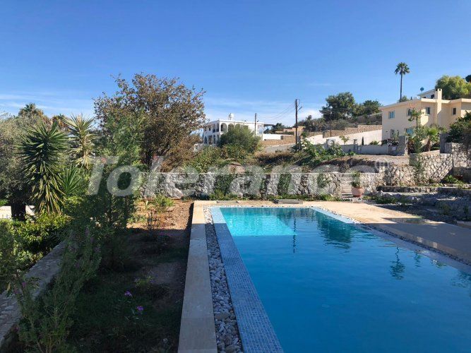 Вилла или дом в Кирения, Северный Кипр вид на море с бассейном: купить недвижимость в Турции - 72737